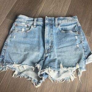 Abercrombie & fitch (the mom short high rise) size 26/2